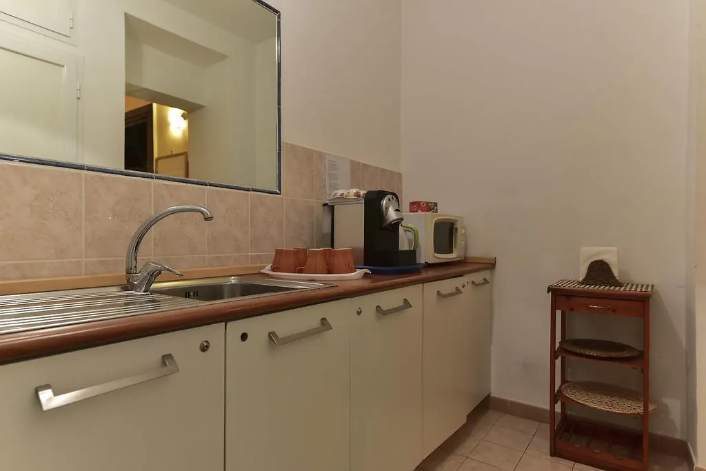 Claudia Suites Roma 3*,